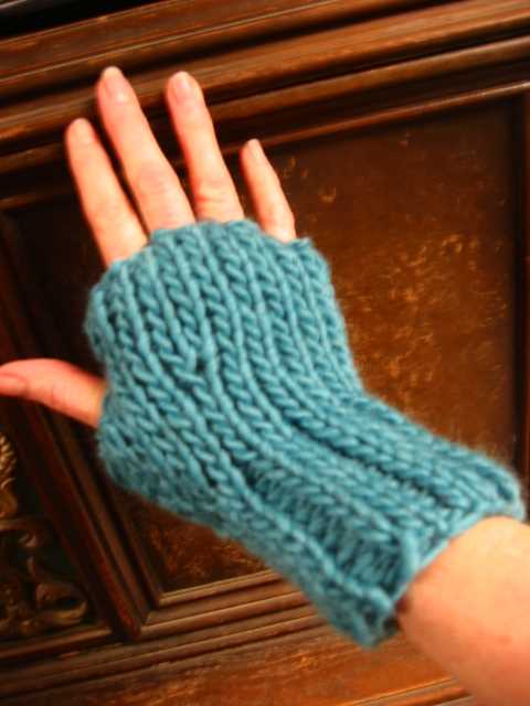 Mens fingerless gloves knitting pattern