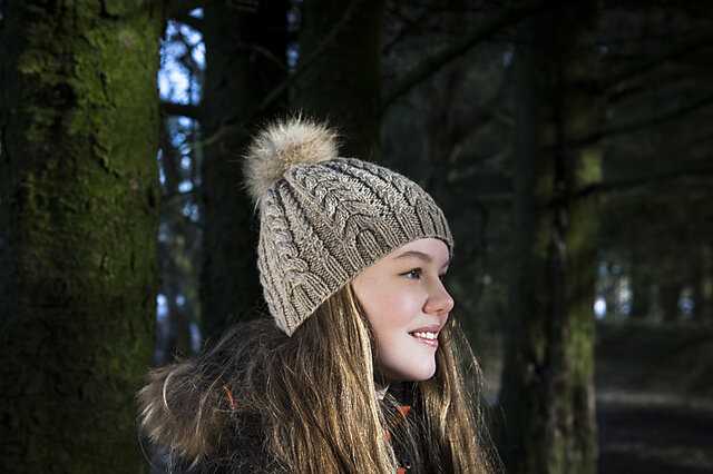 Cable hat free knitting pattern