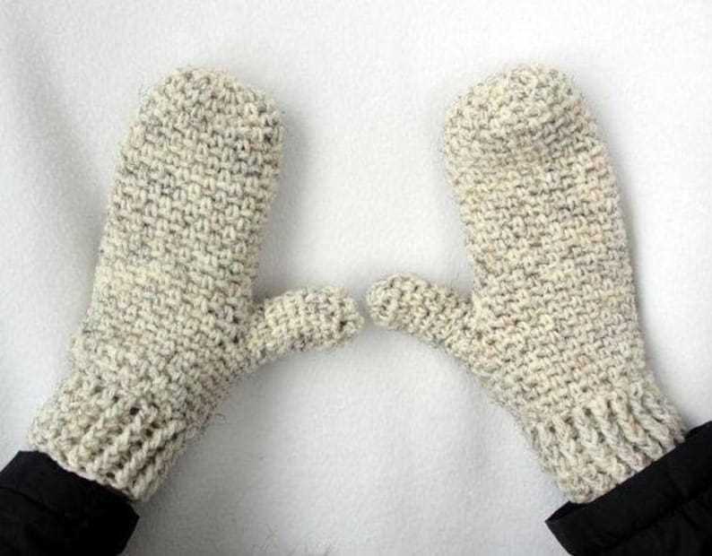Free pattern for 4 needle knitted mittens