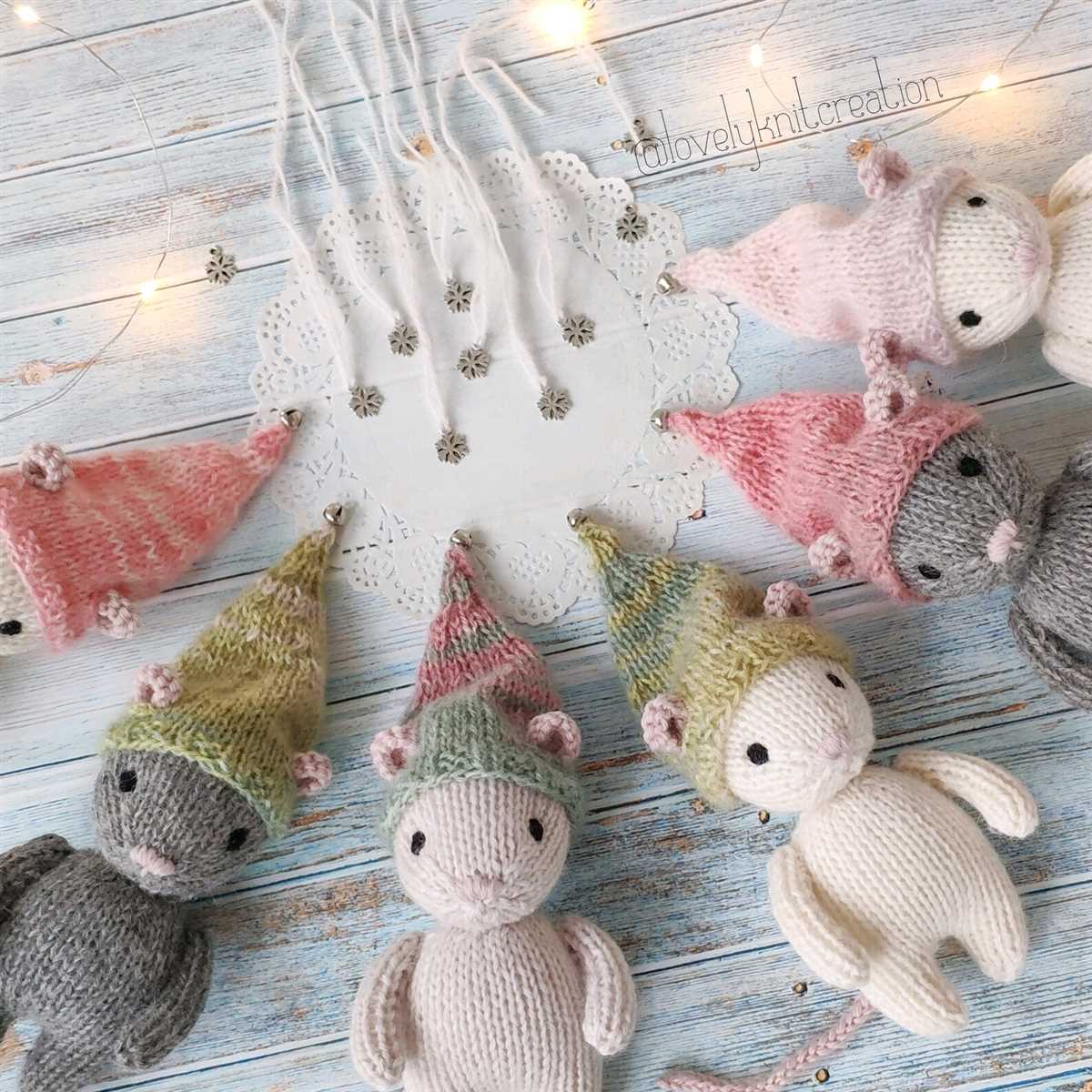 Christmas mice knitting pattern