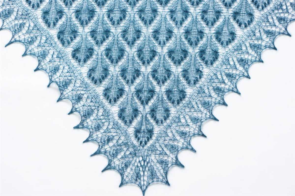 Triangle lace scarf knitting pattern