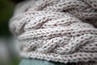 Reversible cable knit scarf pattern