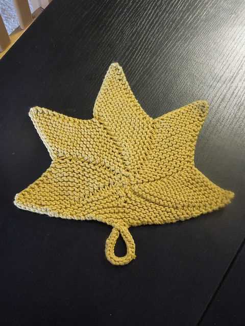 Maple leaf dishcloth knitting pattern