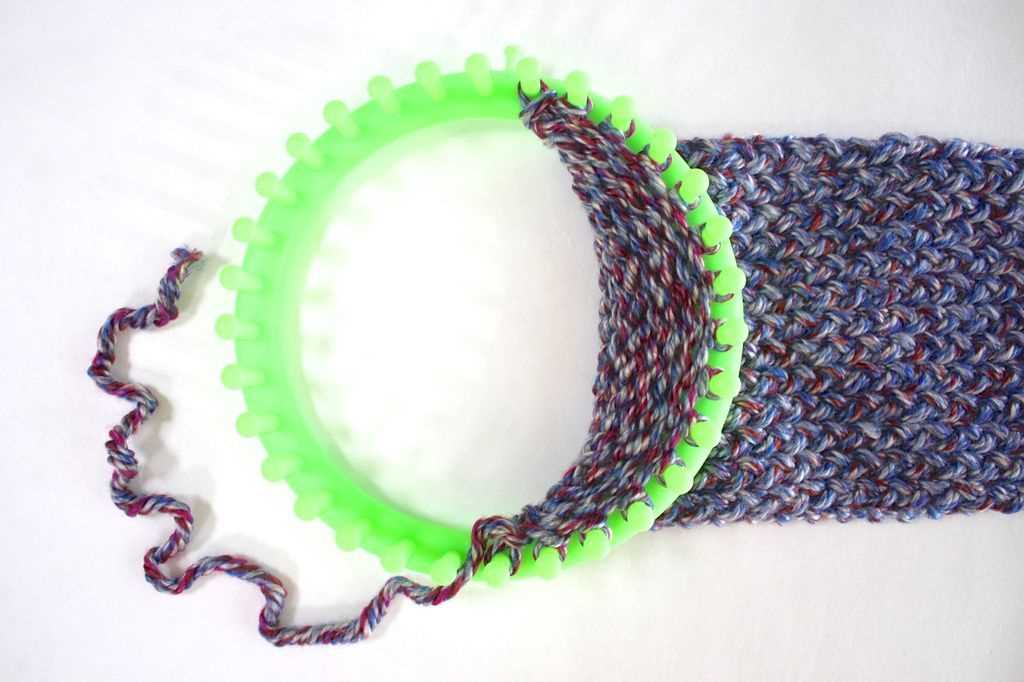 How to Make a Beautiful Infinity Scarf with a Loom Knitting Pattern Loom knit infinity scarf pattern free