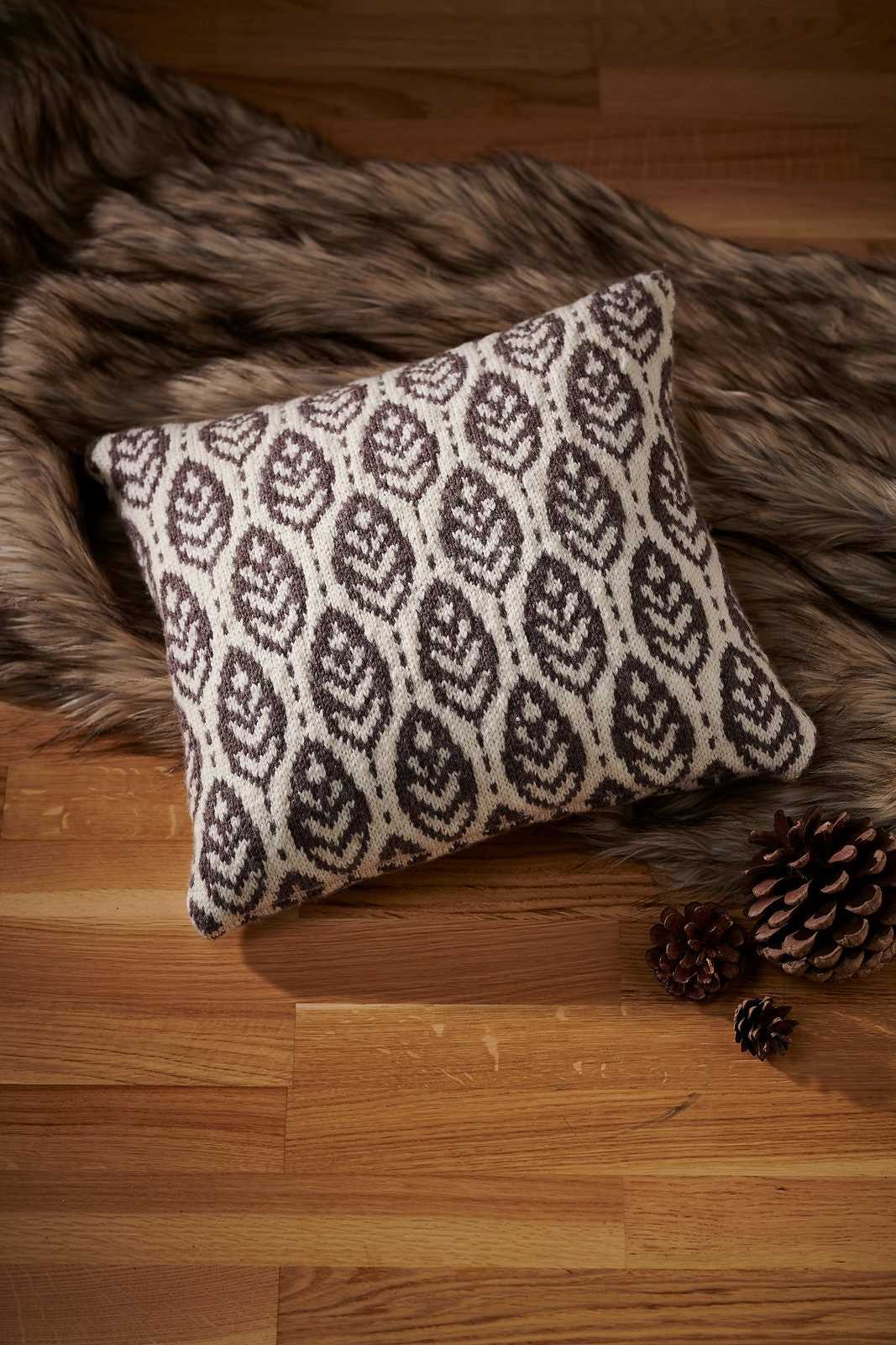 Fair isle cushion knitting pattern