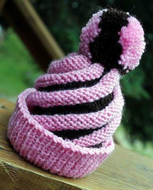 Swirled ski cap knitting pattern