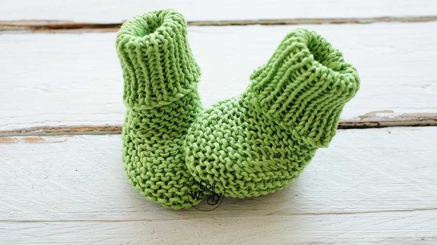 Basic booties knitting pattern