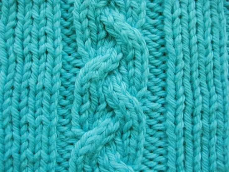 Heart cable knit scarf pattern