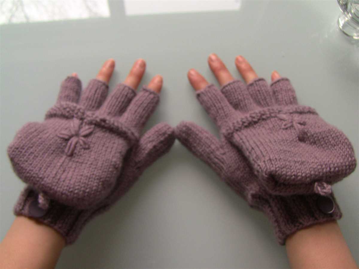 Knitting pattern gloves with half fingers