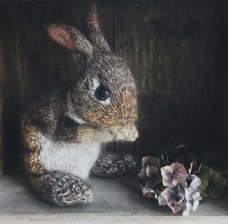 Knitting pattern rabbit