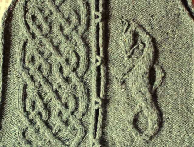 Cable knit bracelet pattern