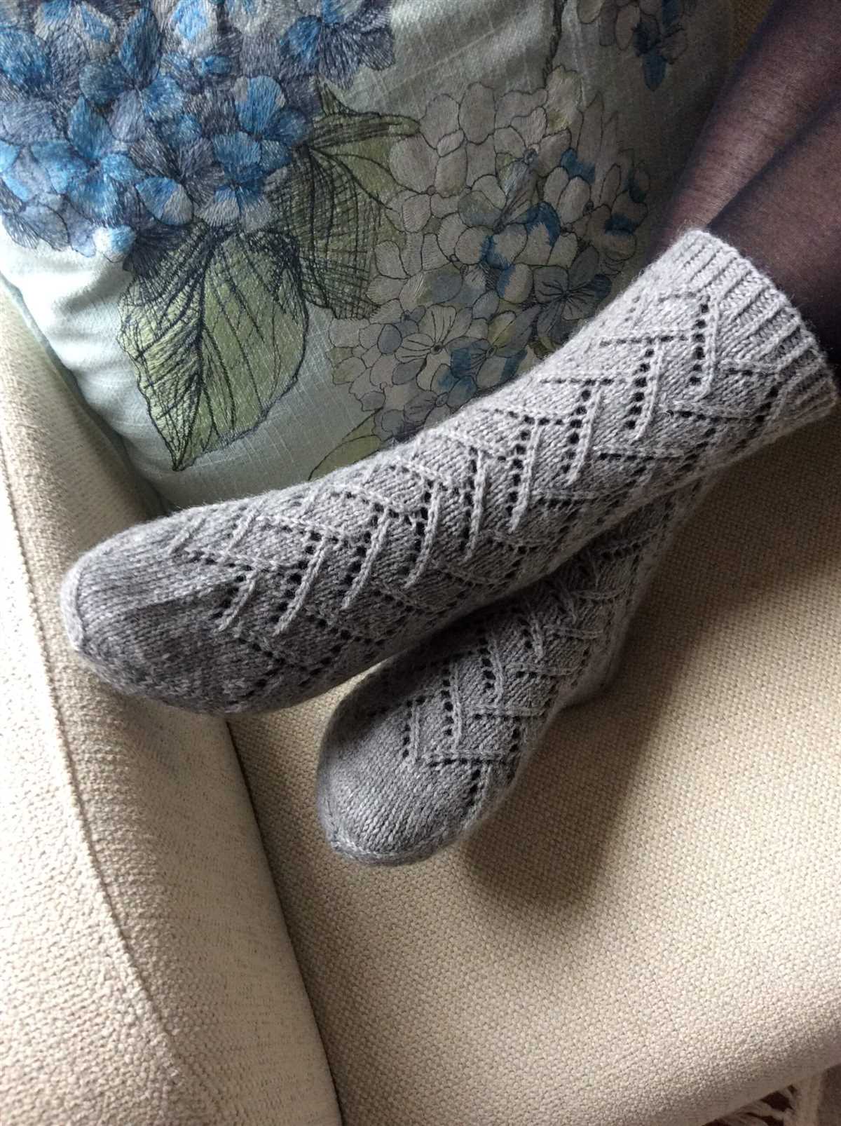 Alpaca socks knitting pattern
