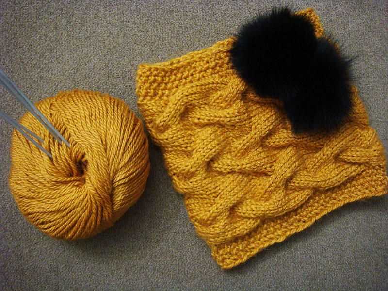 Cable cowl knitting pattern