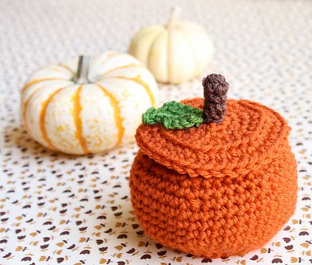 Whip up your own knitted pumpkin leaf pattern Knitted pumpkin leaf pattern
