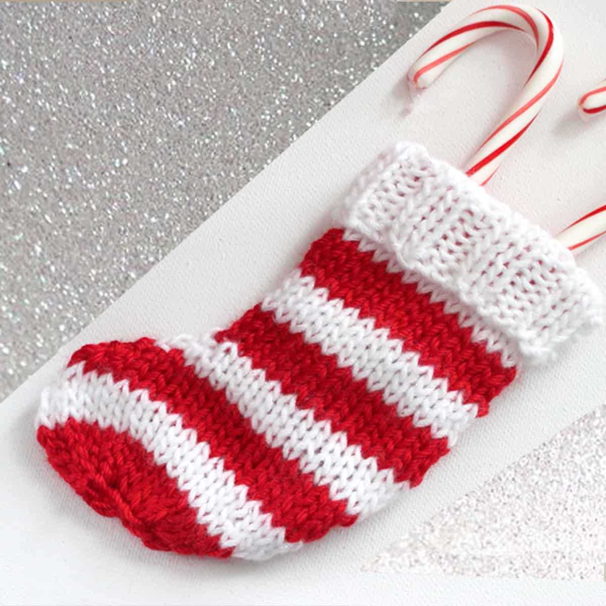 Free mini christmas stocking knitting pattern