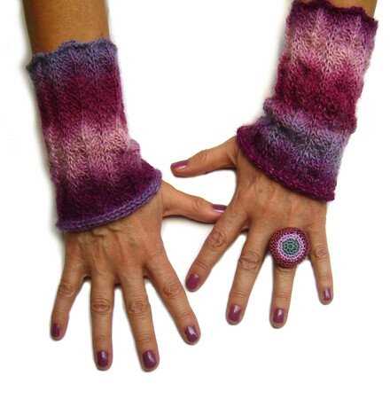 Knitted wrist cuffs pattern