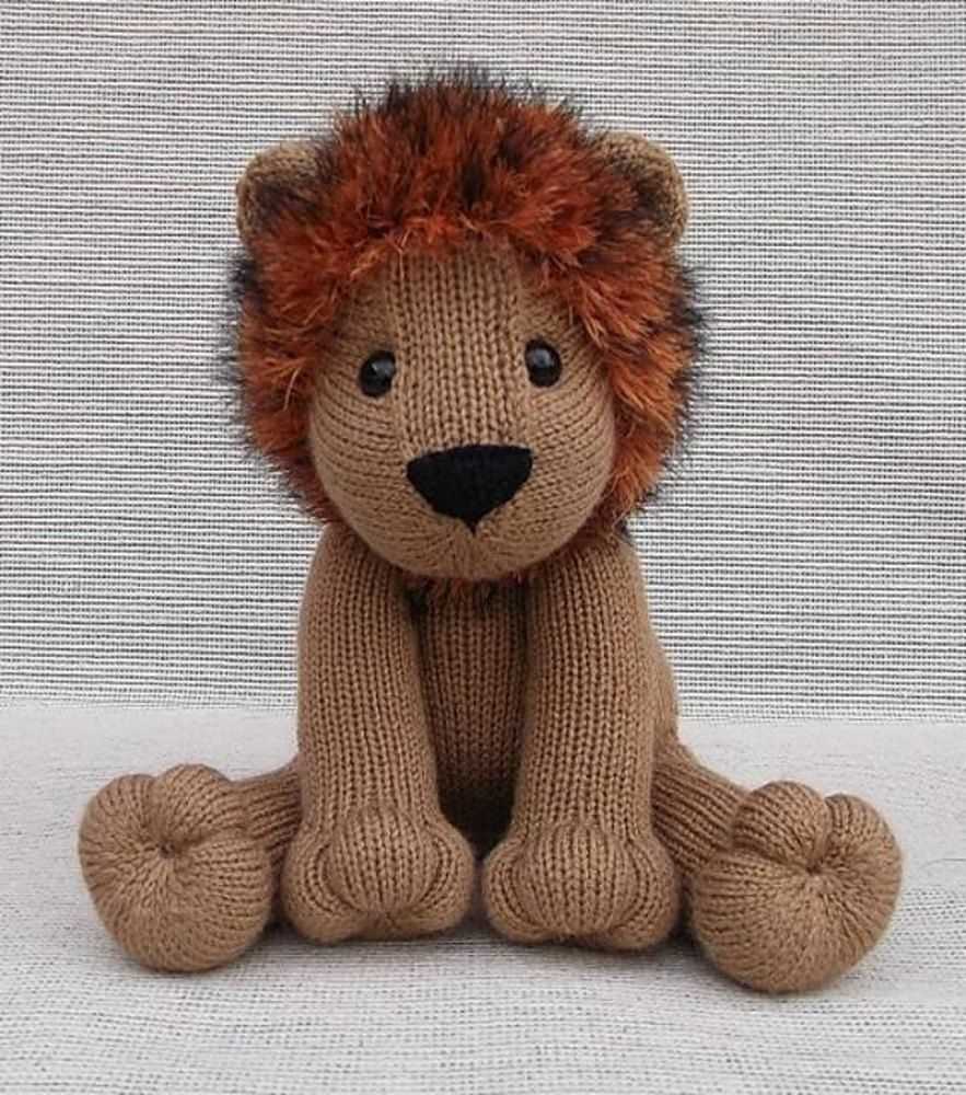 Knitting pattern lion