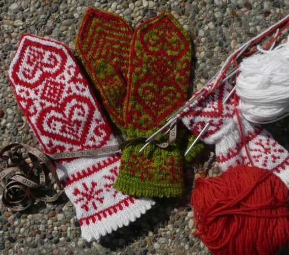 Christmas mittens knitting pattern
