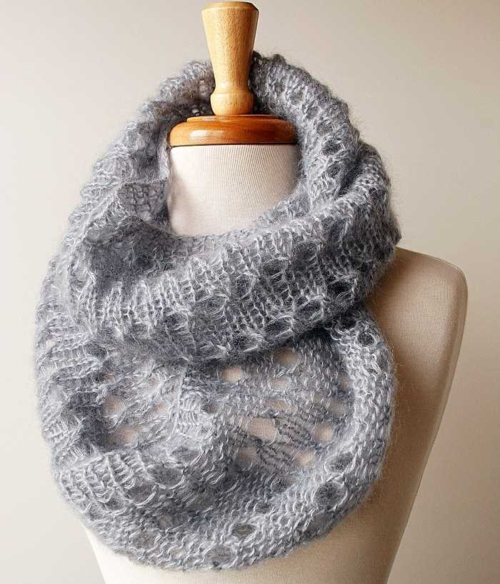 Lacy knitted scarf pattern