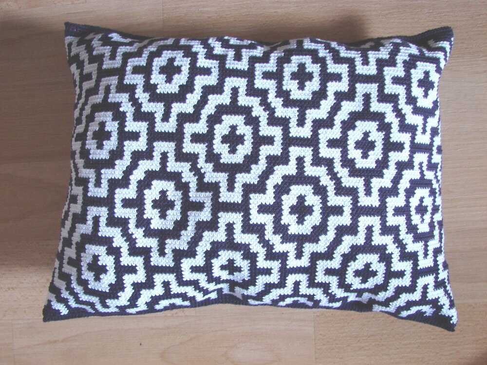 Fair isle cushion knitting pattern