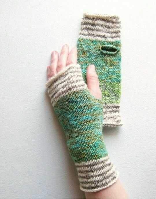 Knitted wrist cuffs pattern