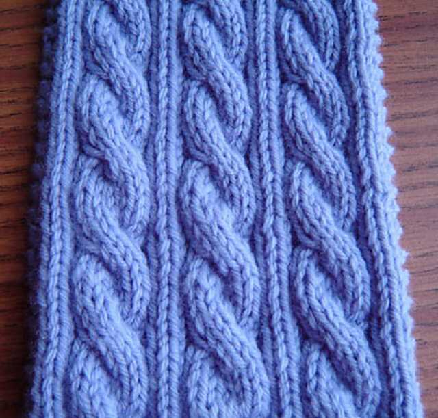 Reversible cable knit scarf pattern