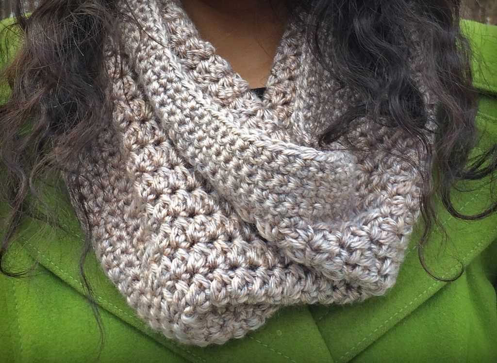 Easy knitted cowl pattern