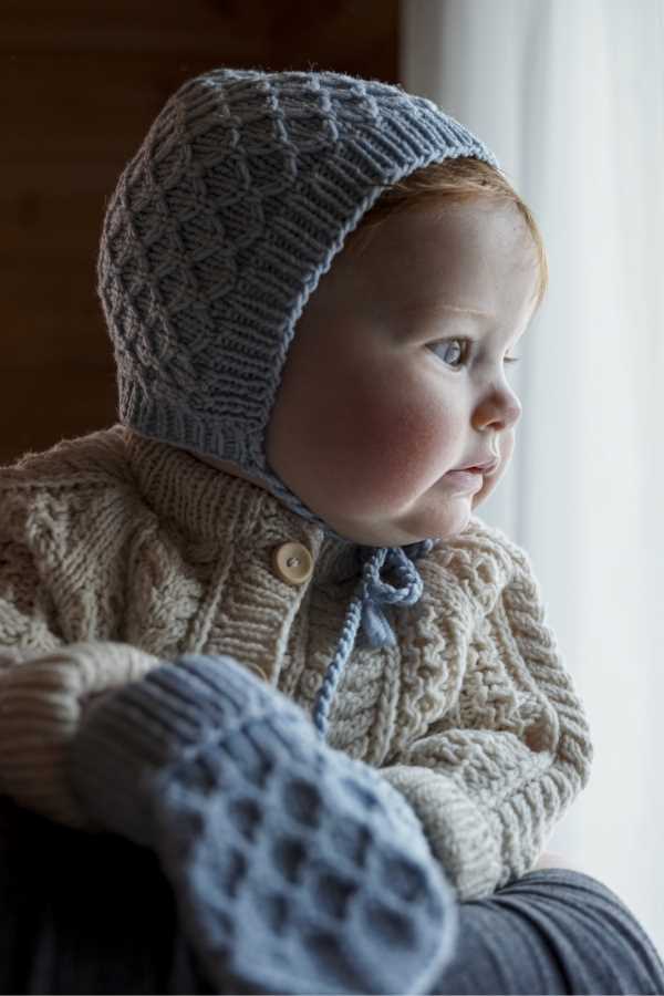 Newborn bonnet knitting pattern free