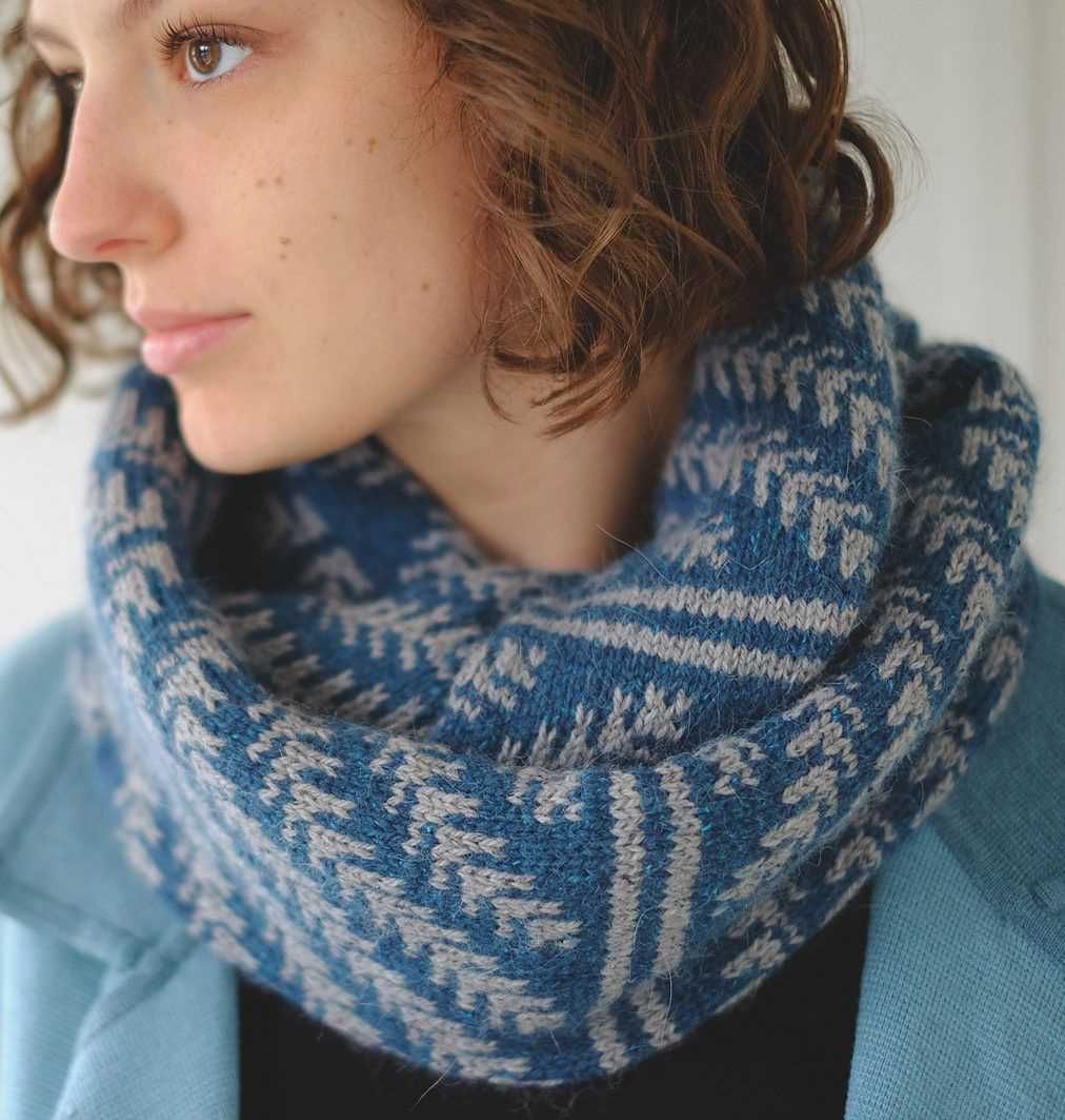 Free knitting pattern for snood in dk