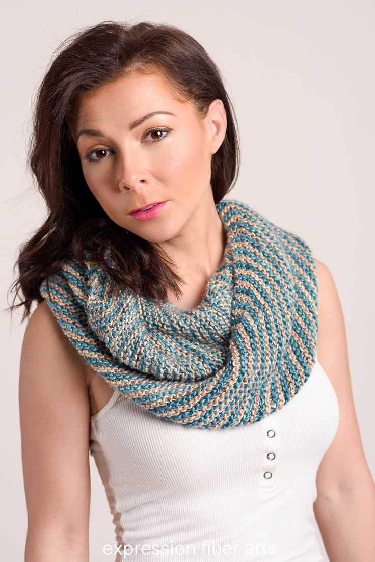 Striped knitted scarf pattern