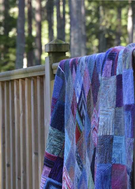 Mitred square knitted blanket pattern