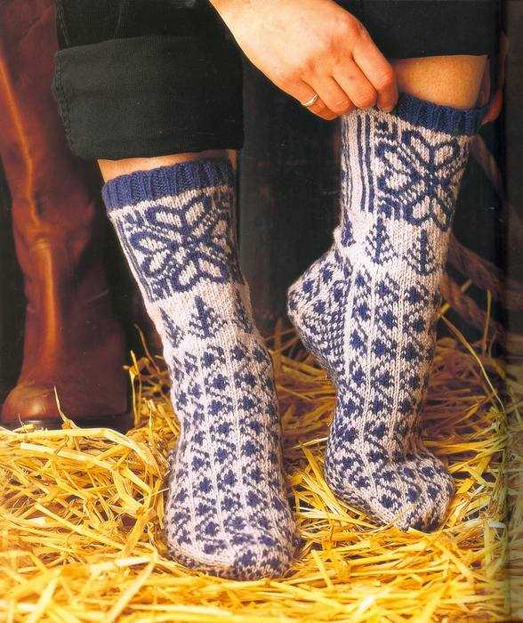 Nordic socks knitting pattern