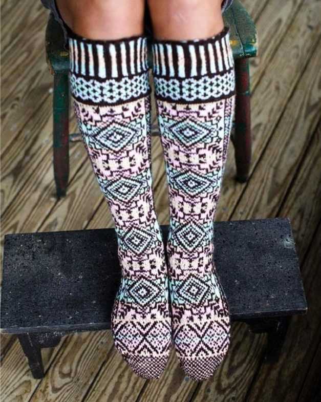 Nordic socks knitting pattern