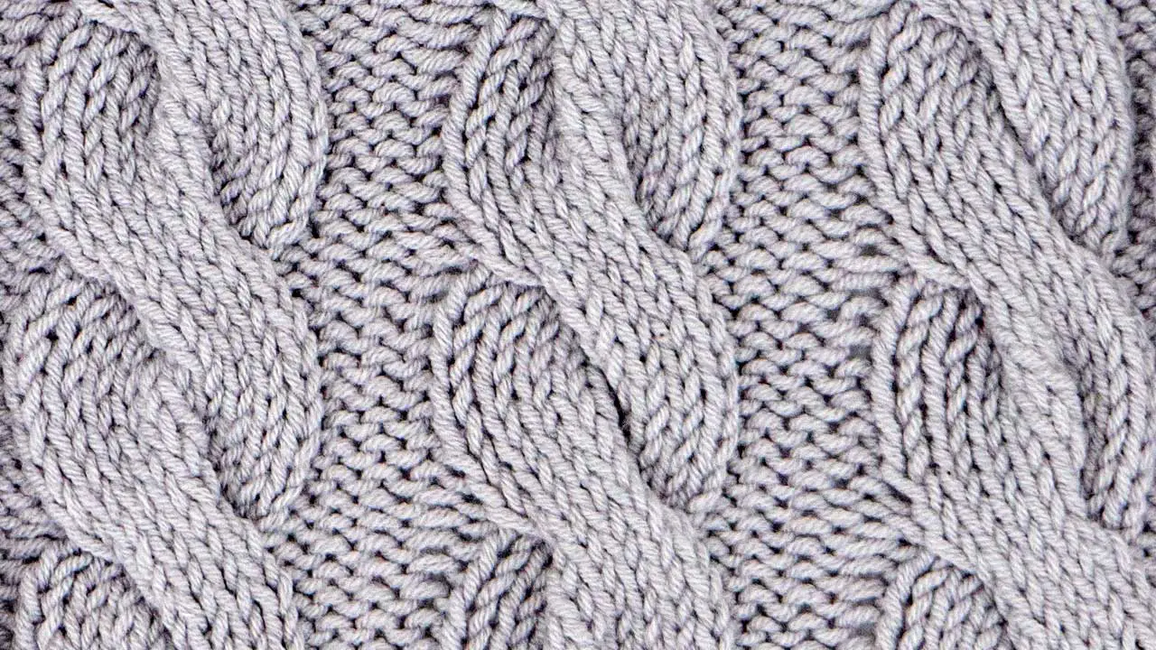 Heart cable knit scarf pattern
