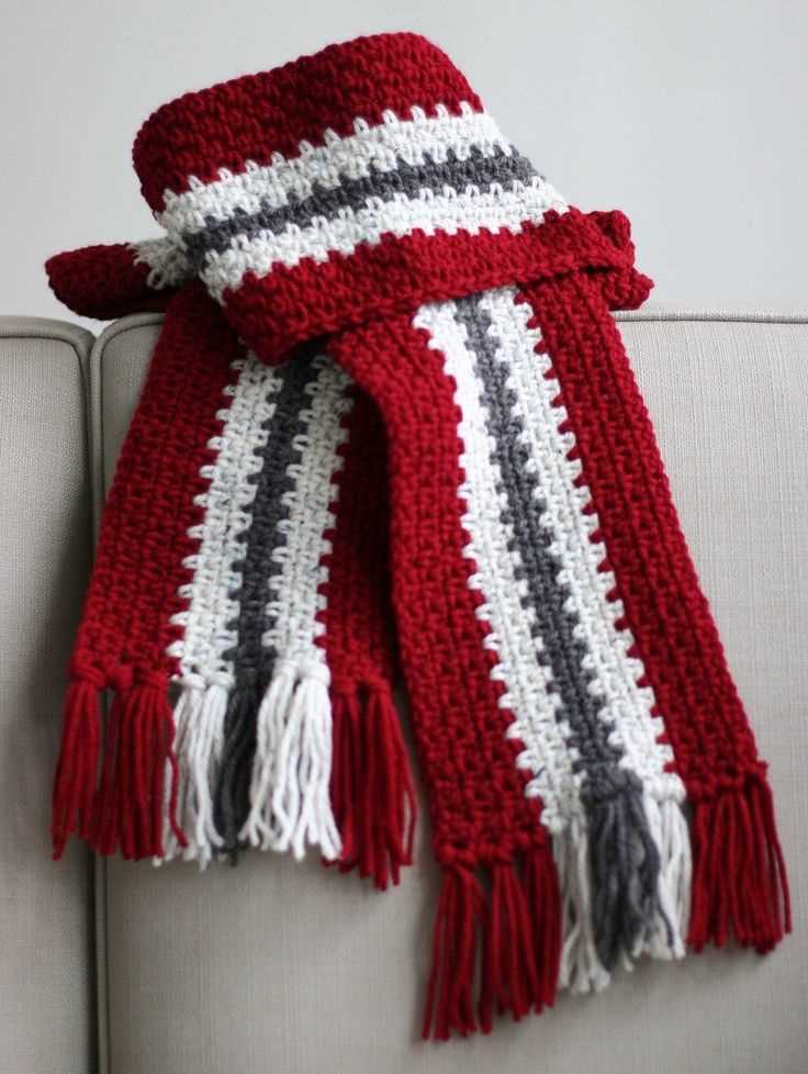 Striped knitted scarf pattern