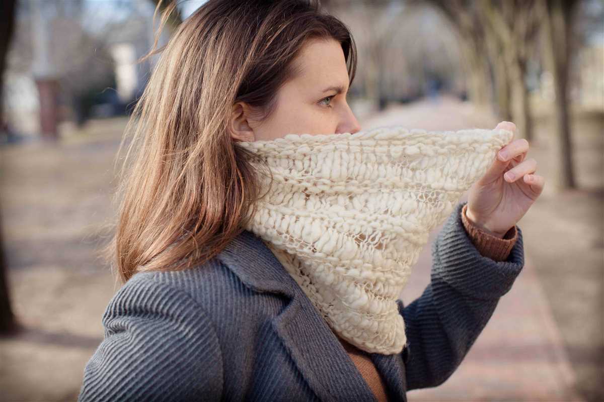 Knitting patterns using thick and thin yarn