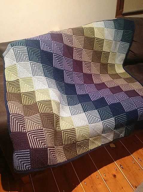 Mitred square knitted blanket pattern