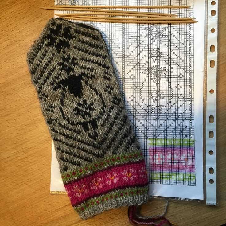 Lace mittens knitting pattern