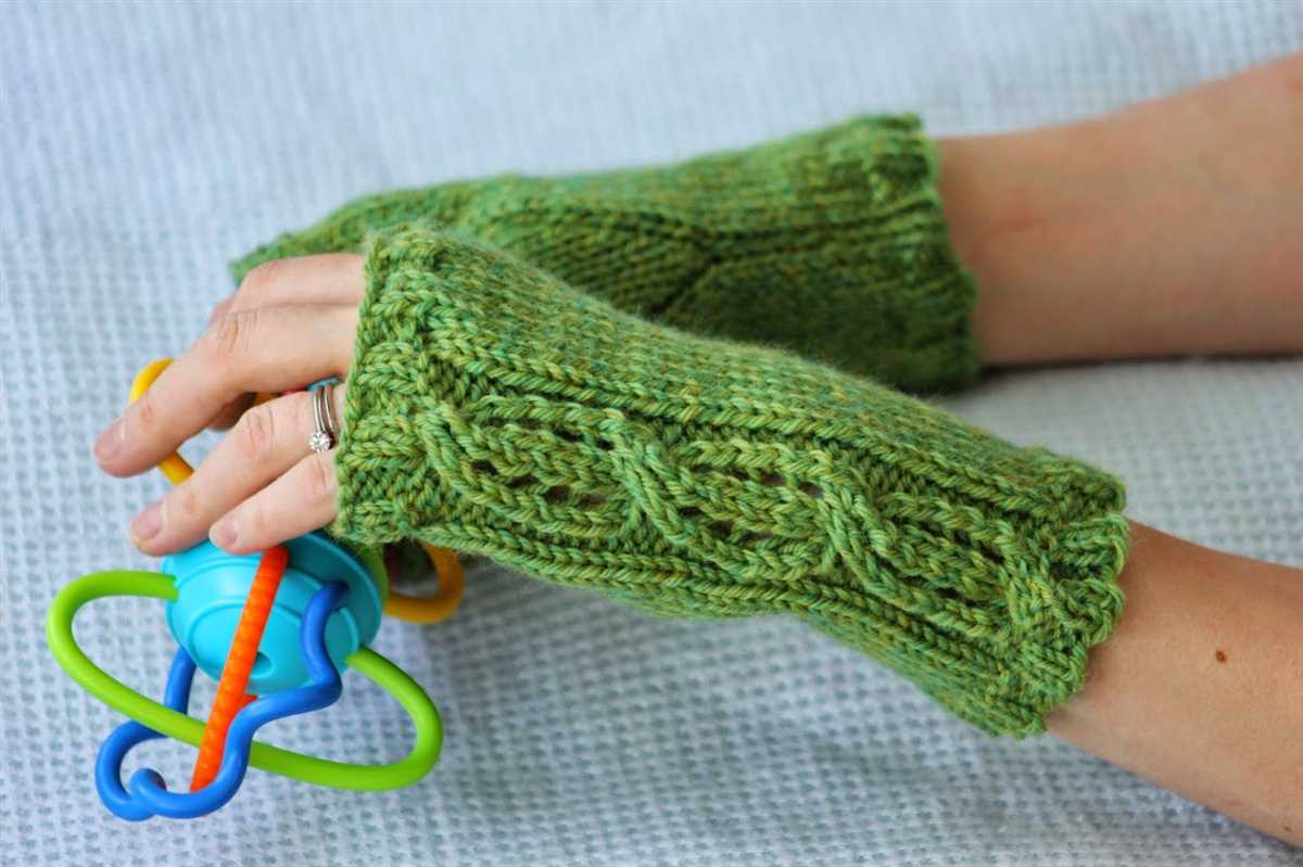 Knitted lace fingerless glove pattern