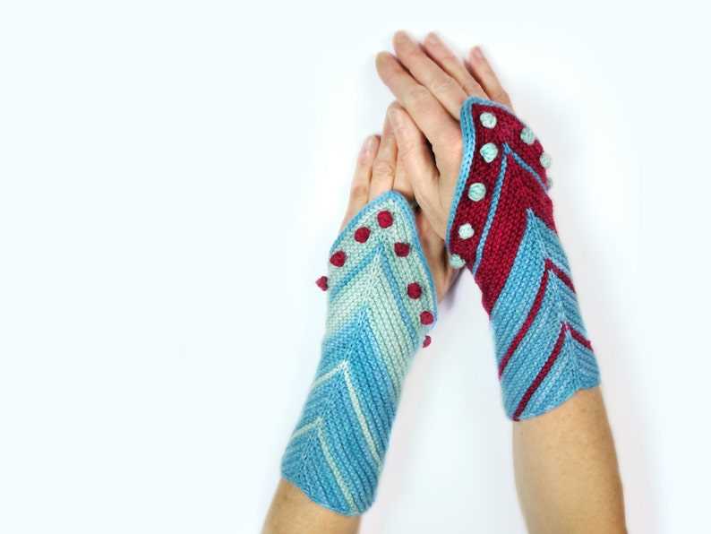 Create Your Own Beautiful Knitted Wrist Cuffs with This Easy-to-Follow Pattern Knitted wrist cuffs pattern