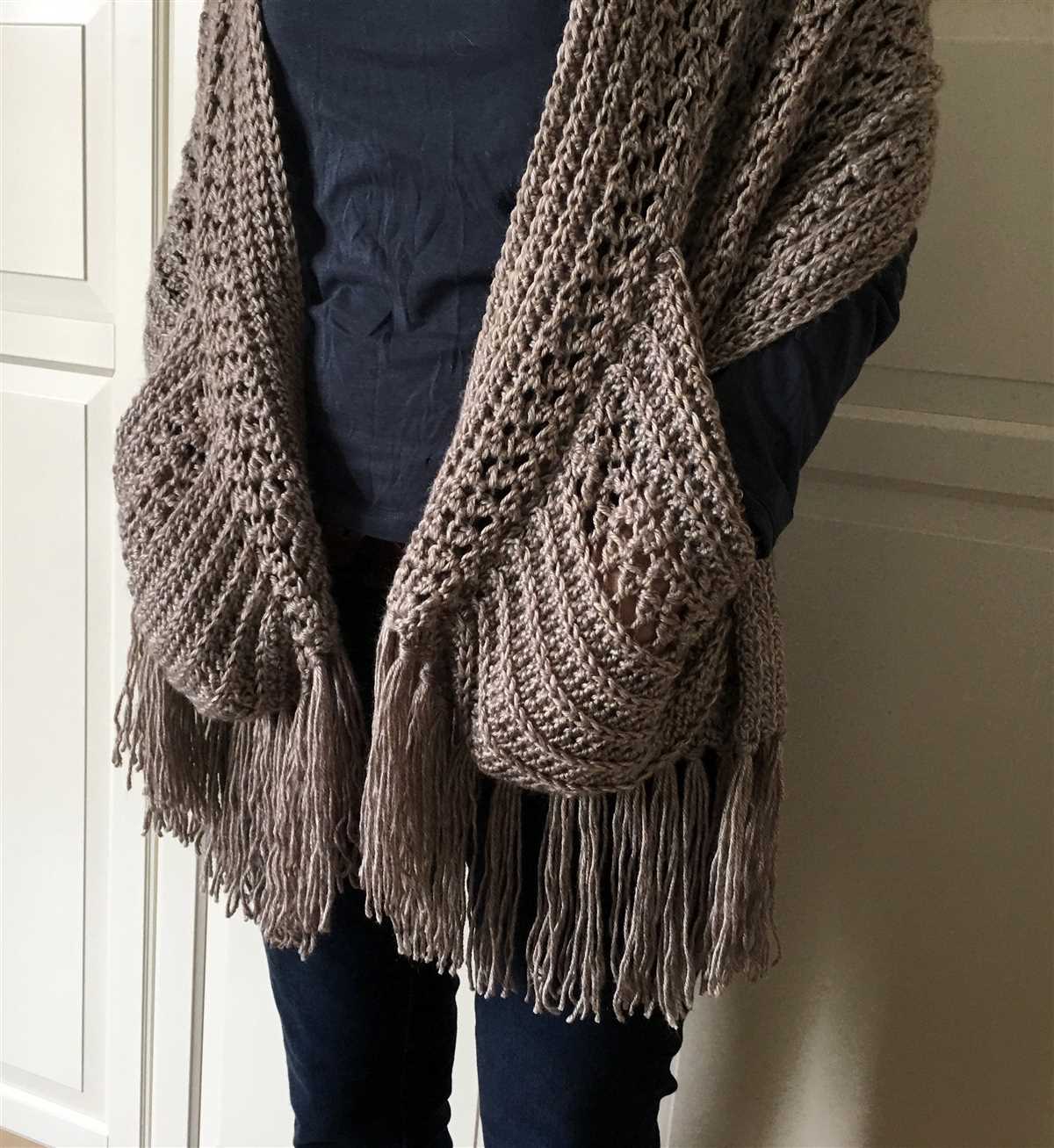 Free knitting pattern for shawl with pockets