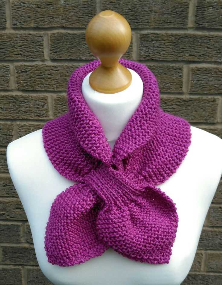 Keyhole scarf free knitting pattern