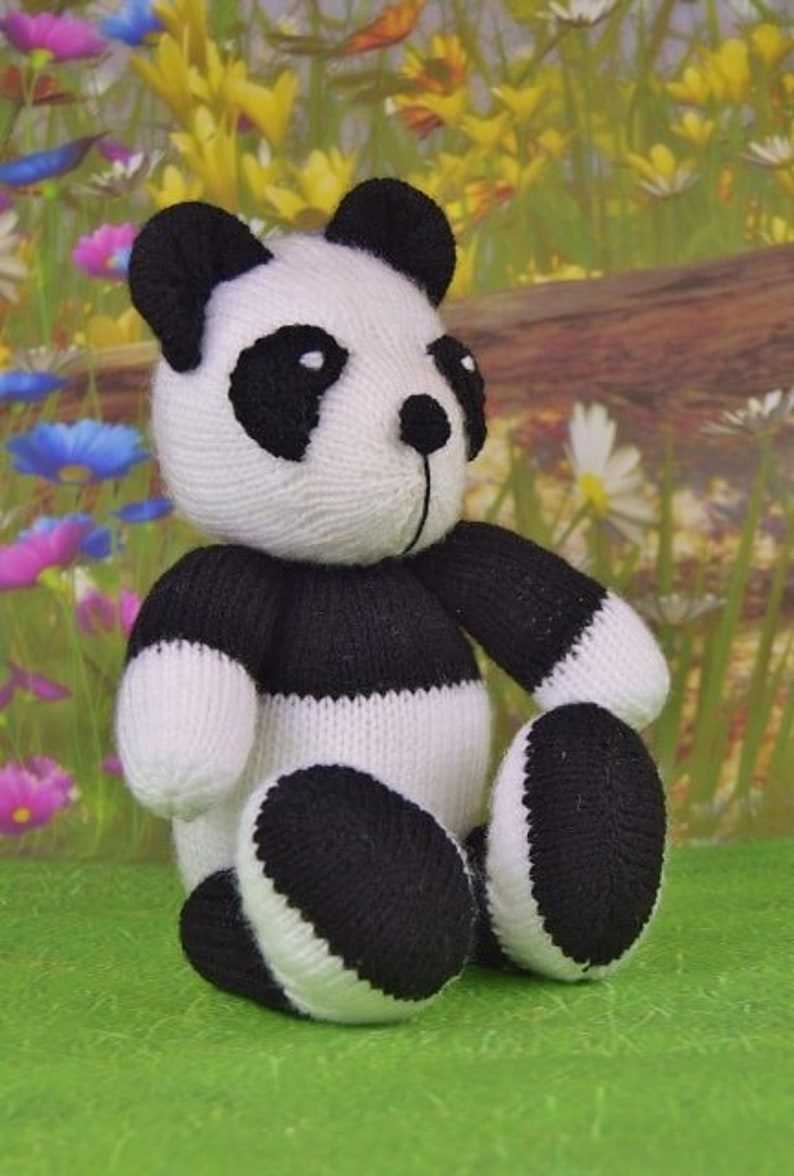 Knitted panda bear pattern