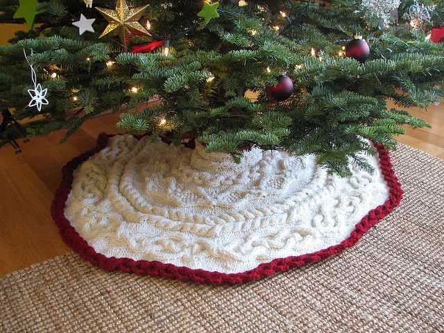 Create Your Own Mini Tree Skirt with a Knitting Pattern Knit mini tree skirt pattern