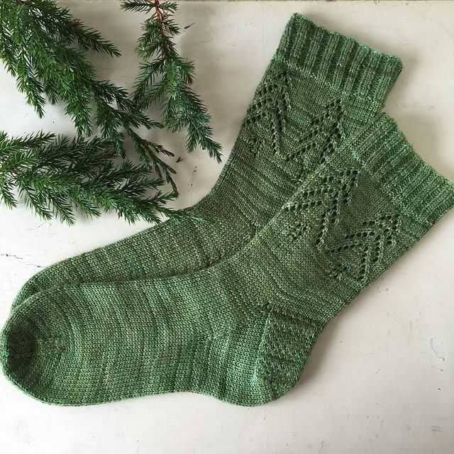 Spruce socks knitting pattern