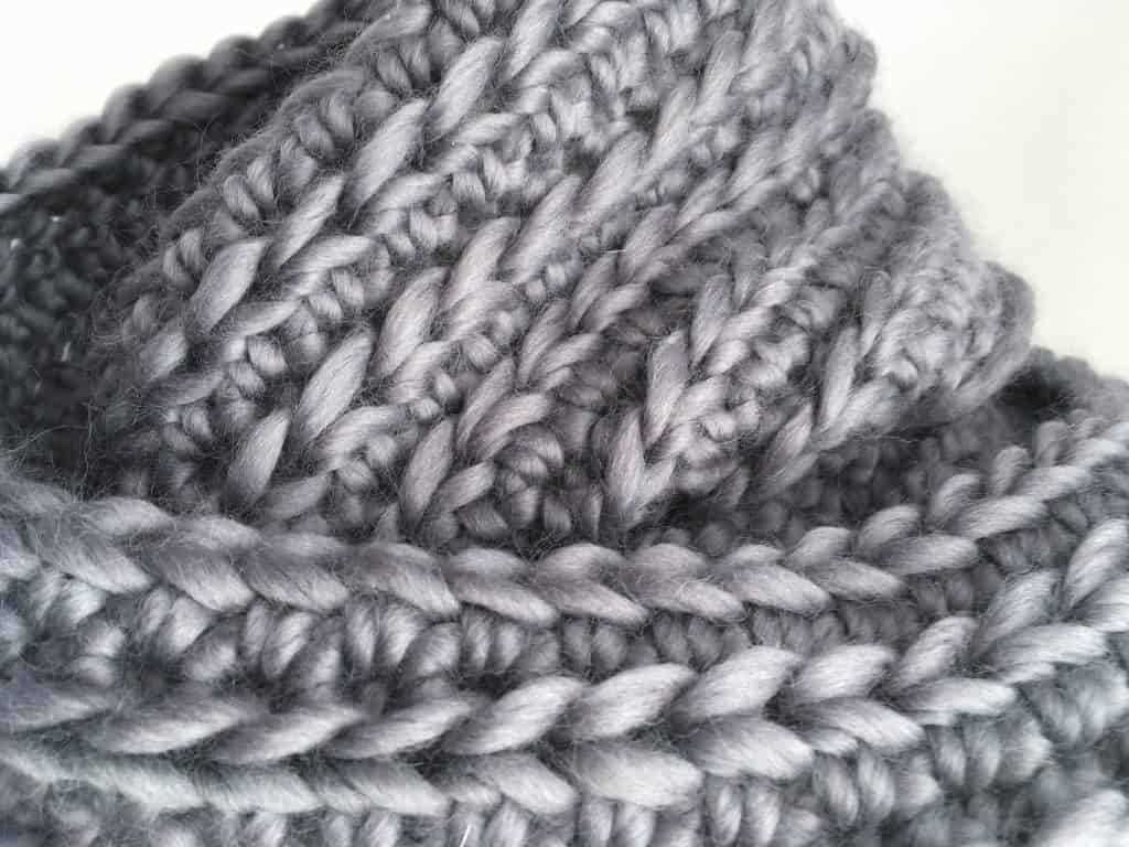 Knitting pattern for cowl using chunky yarn