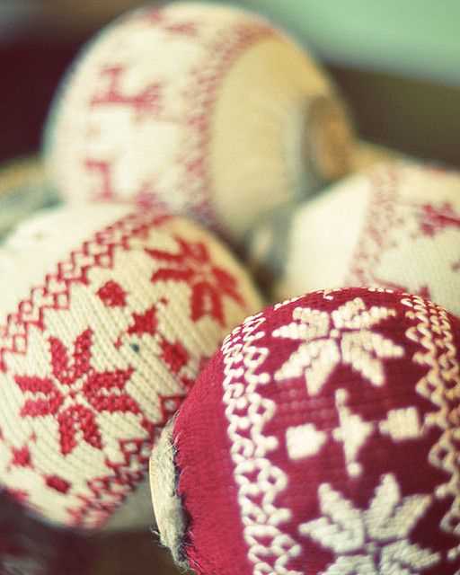 Knit christmas ball ornament pattern