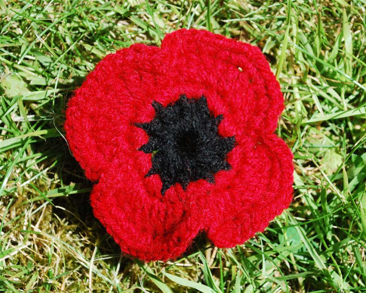Knitting pattern for a poppy flower