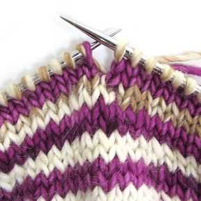 Changing colors in knitting patterns
