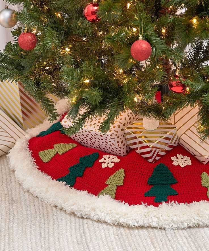Knitting pattern christmas tree skirt